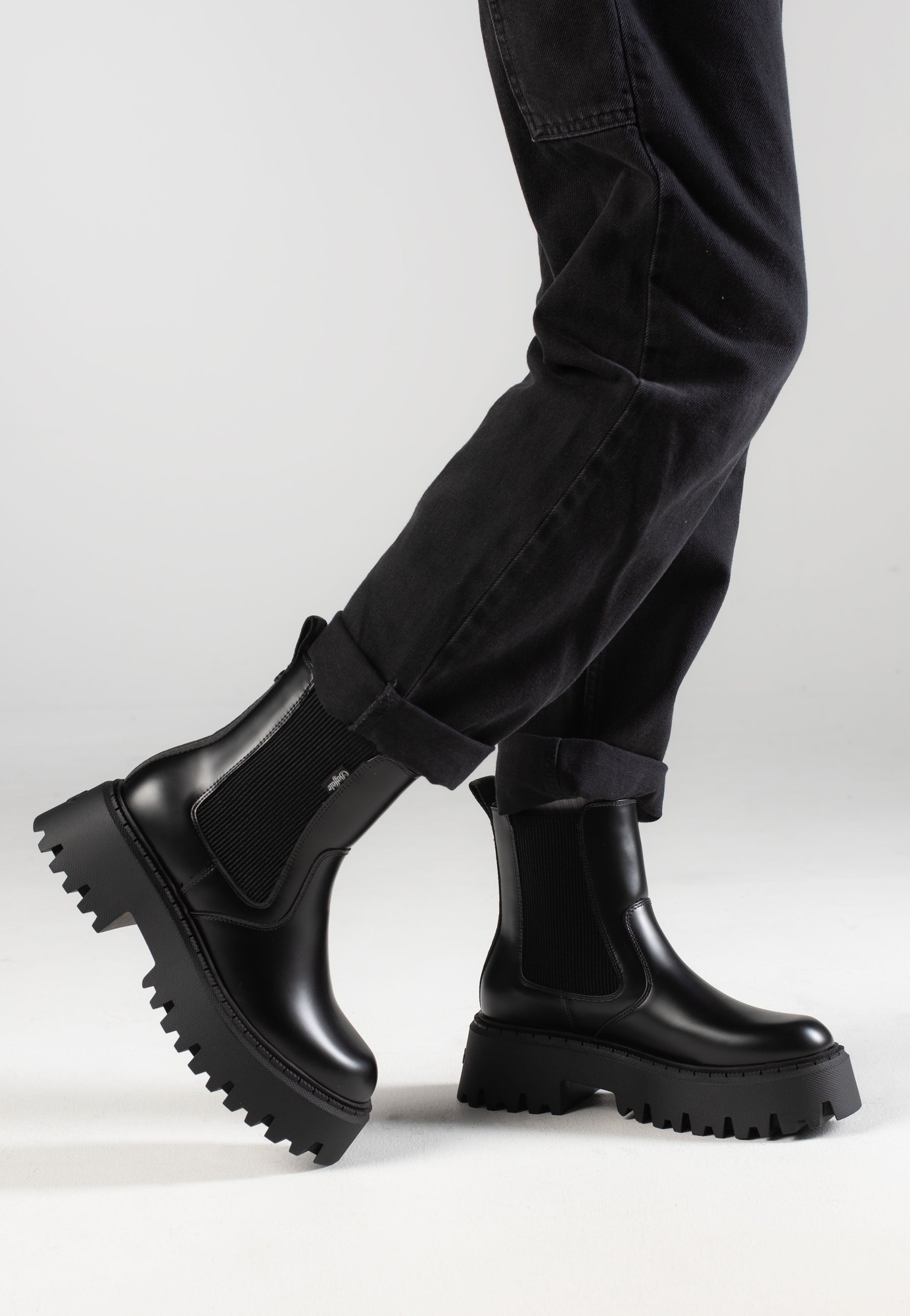 Buffalo Aspen Chelsea Women's Black Boots - image 3