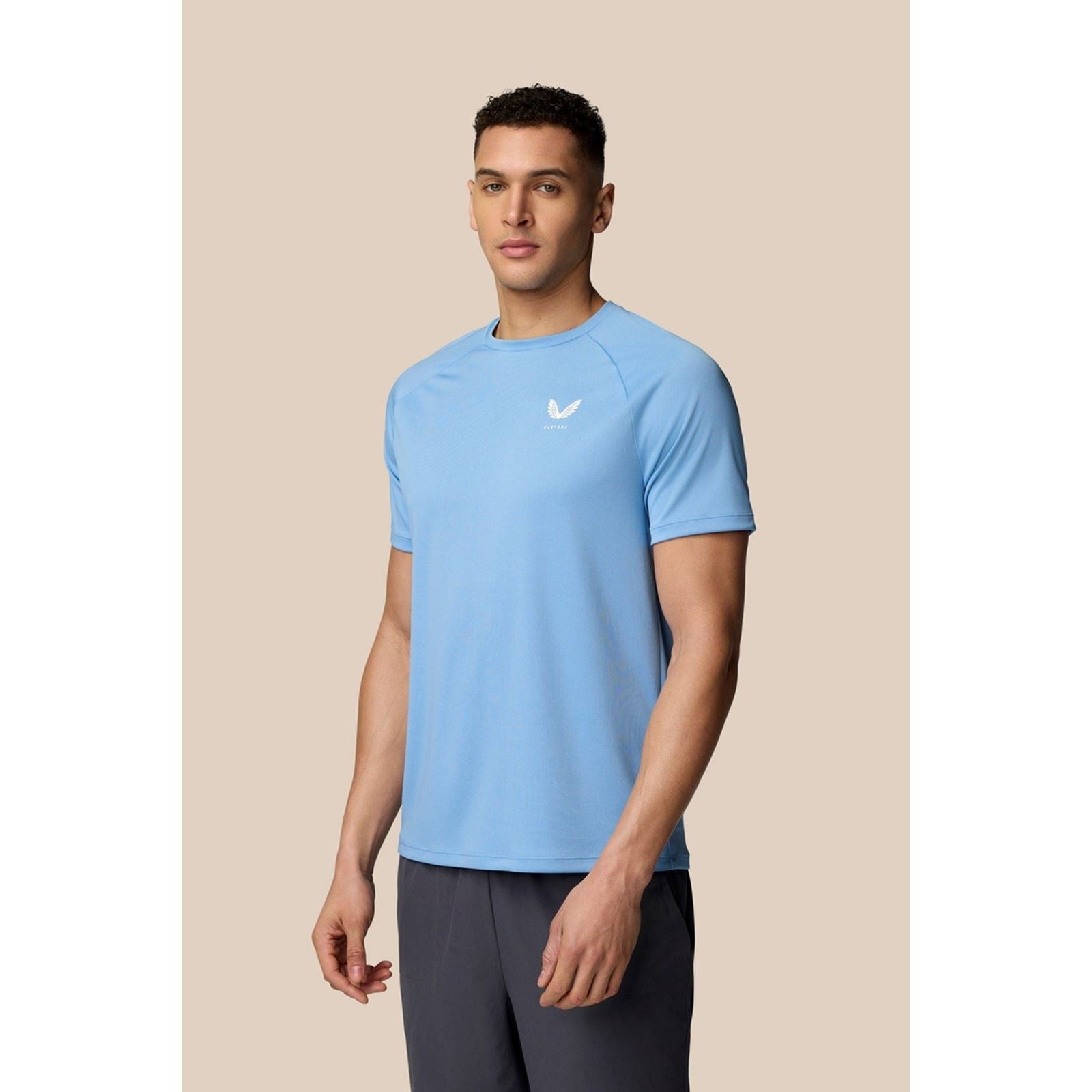 Men's training t-shirt in light blue polyester with short sleeves, featuring a crew neck and a small white Castore logo on the chest.