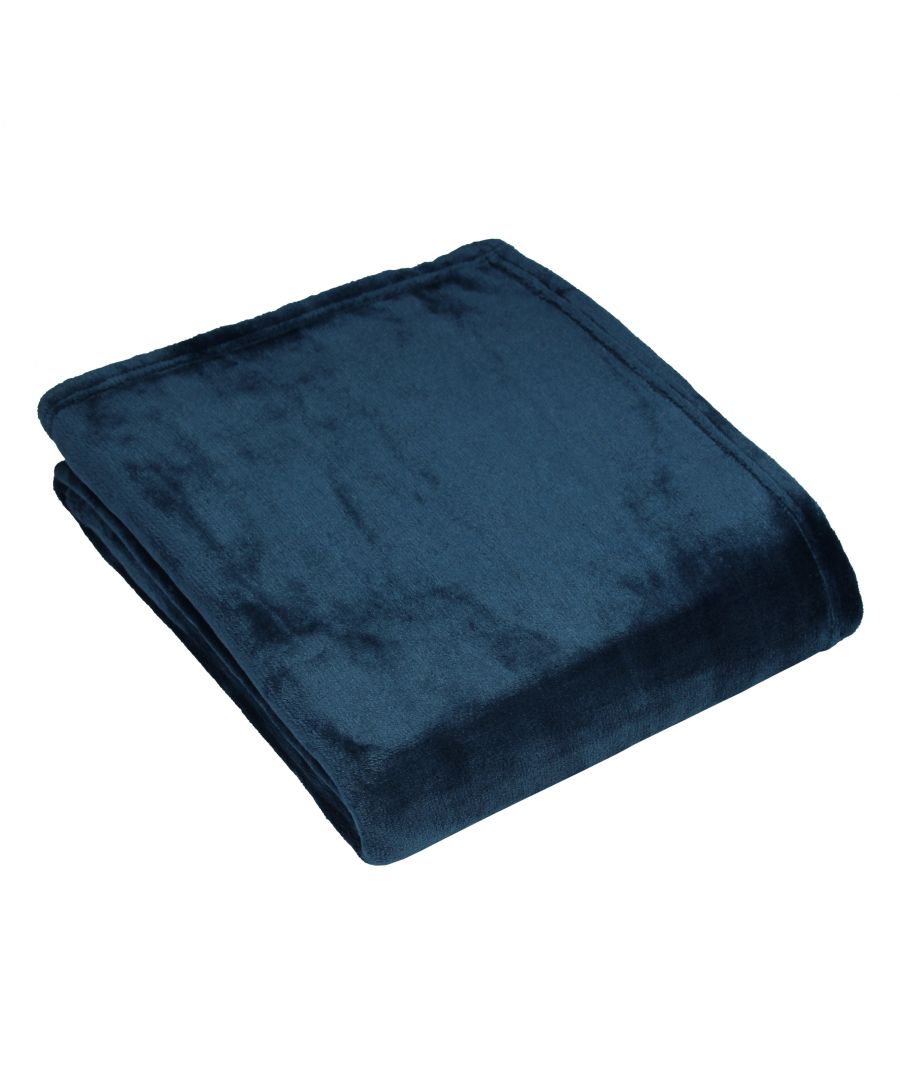 Navy fleece throw blanket, measuring 140 cm x 180 cm, features a soft, smooth texture and a neatly folded design.