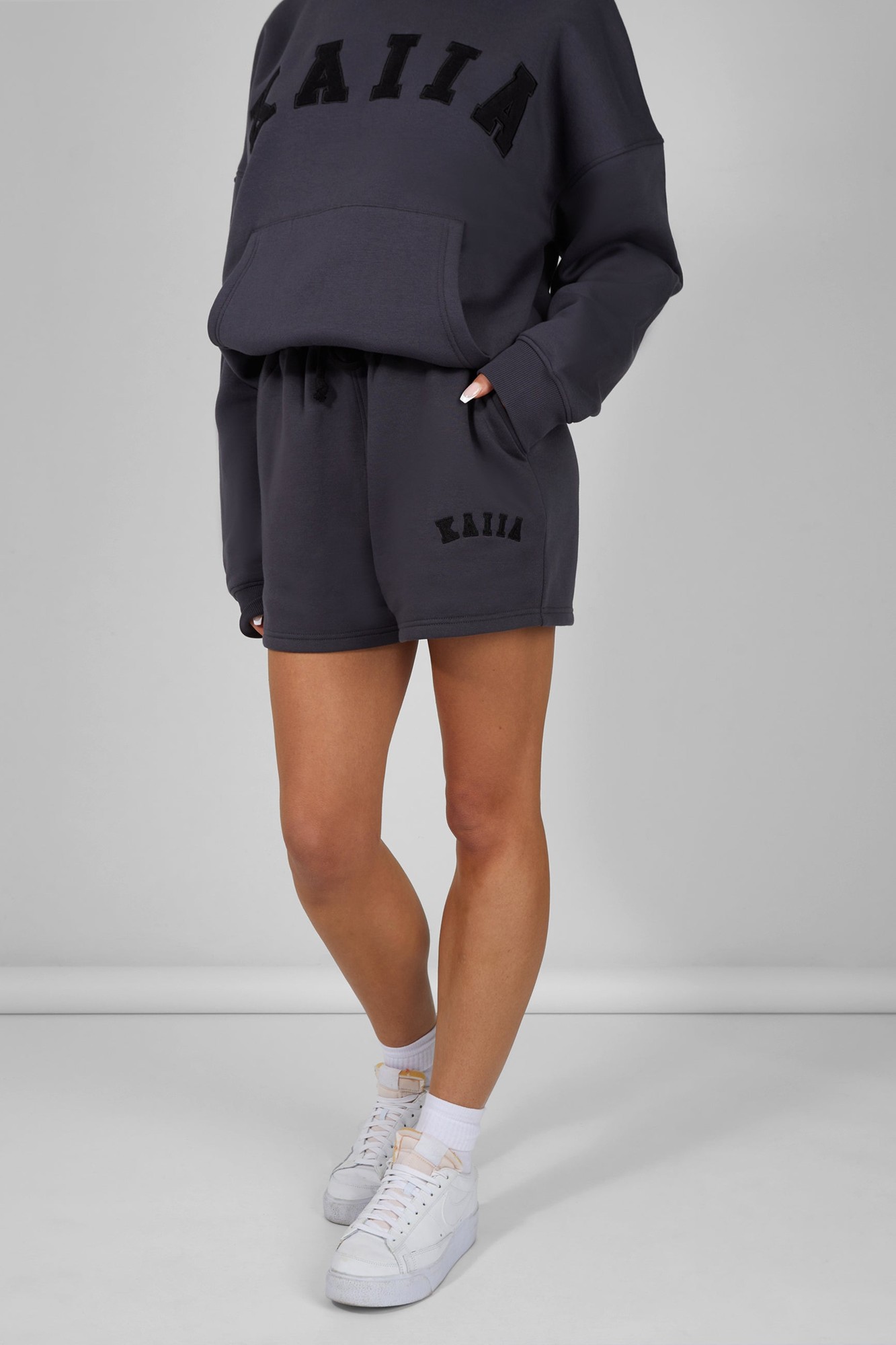 KAIIA LOGO RELAXED SWEAT SHORT DARK GREY - image 3