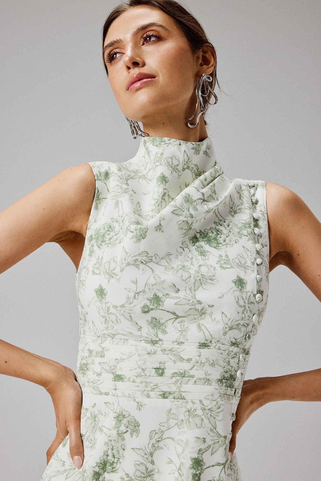 Lavish Alice SAFFRON High Neck Crepe Midi Dress in Sage Porcelain Print XS UK6 - image 2