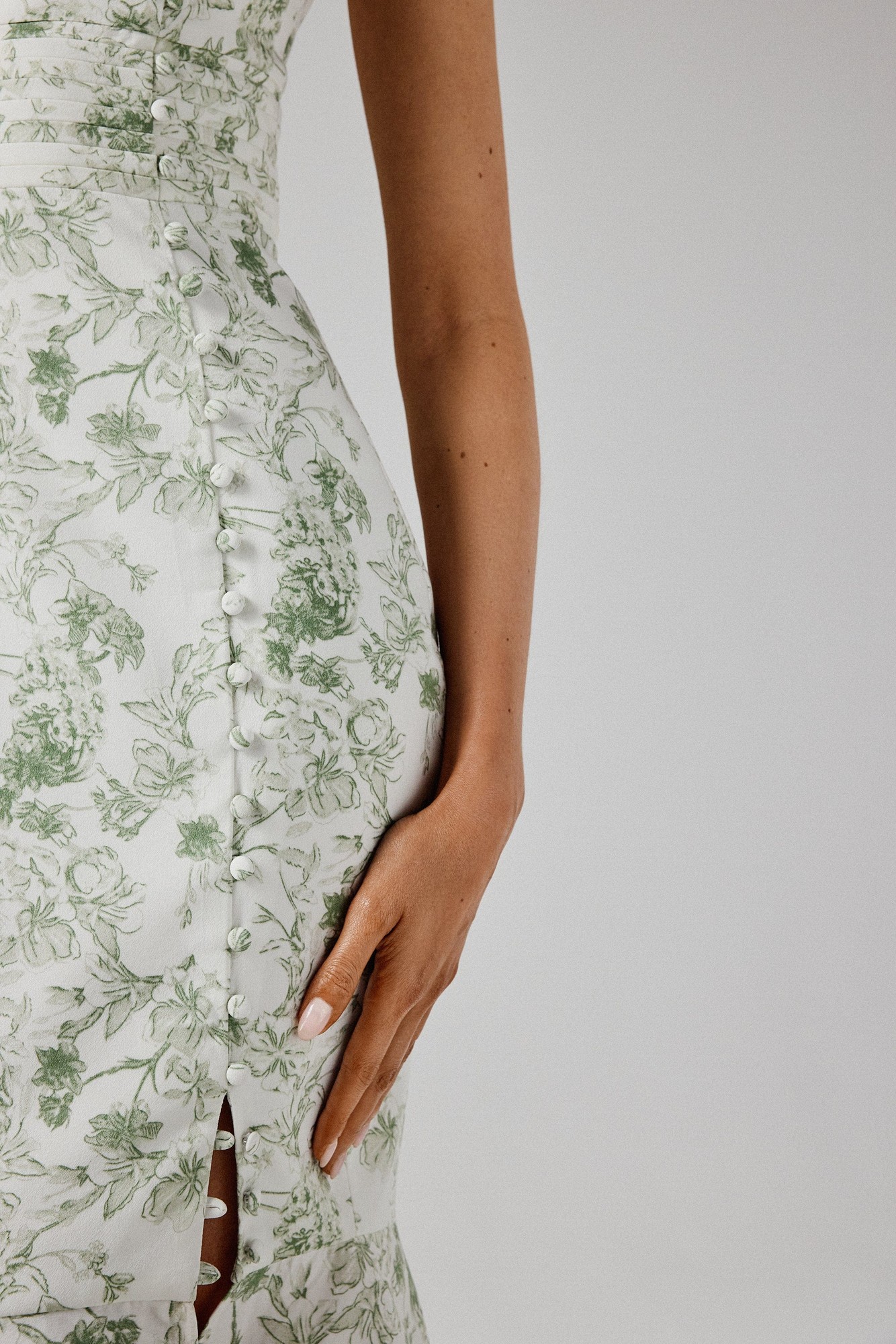 Lavish Alice SAFFRON High Neck Crepe Midi Dress in Sage Porcelain Print XS UK6 - image 3