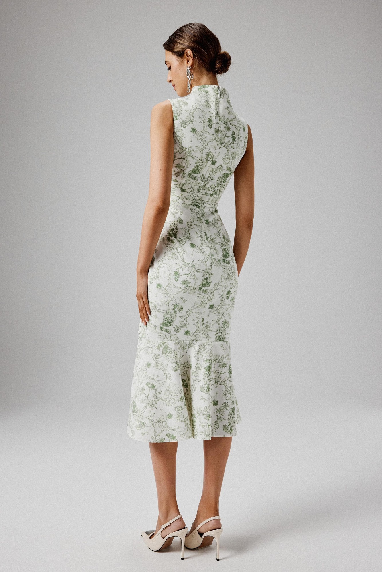Lavish Alice SAFFRON High Neck Crepe Midi Dress in Sage Porcelain Print XS UK6 - image 4