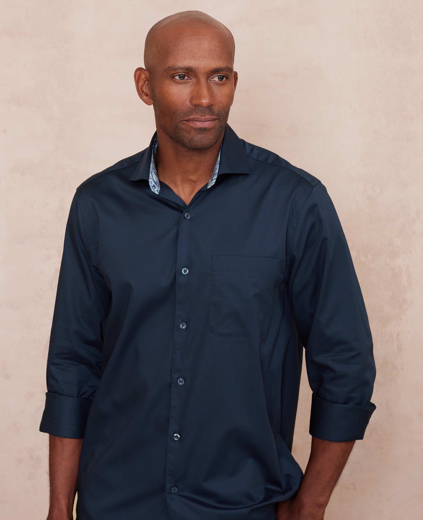 Men's navy cotton twill smart-casual shirt featuring a classic fit, single cuffs, and a chest pocket, available in size Medium X Extra Long.