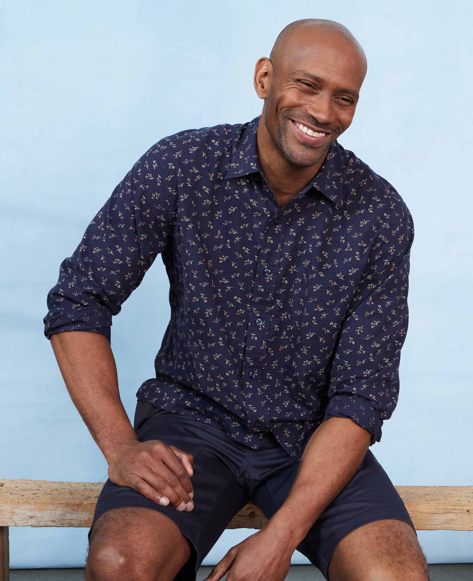 Men's navy stretch cotton shirt featuring a classic fit with a floral pattern, button-down collar, and long sleeves, displayed on a model in size XL Extra Long.