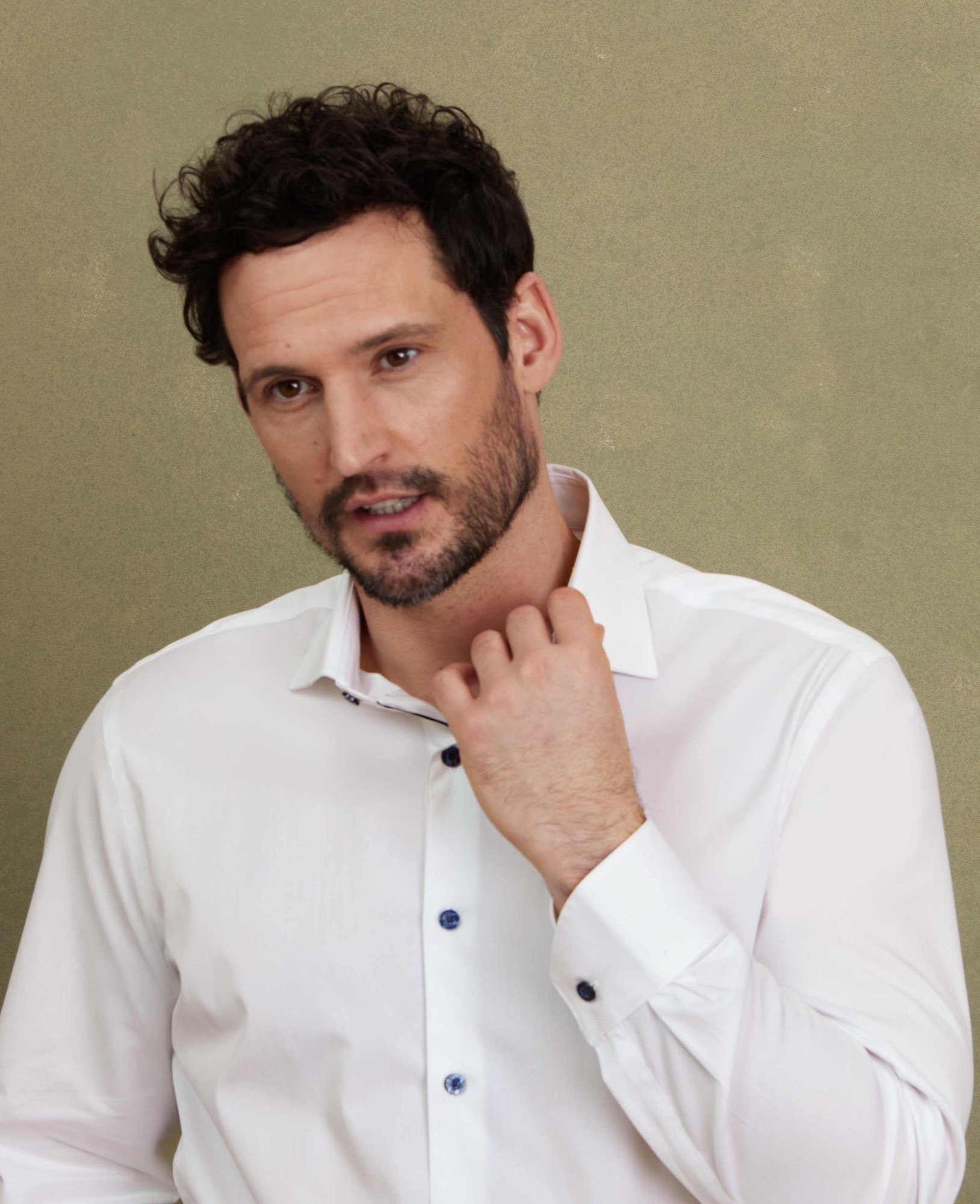 Men's white slim fit smart-casual shirt featuring contrast blue buttons, single cuffs, and a sleek design, tailored for a size small extra long (35").