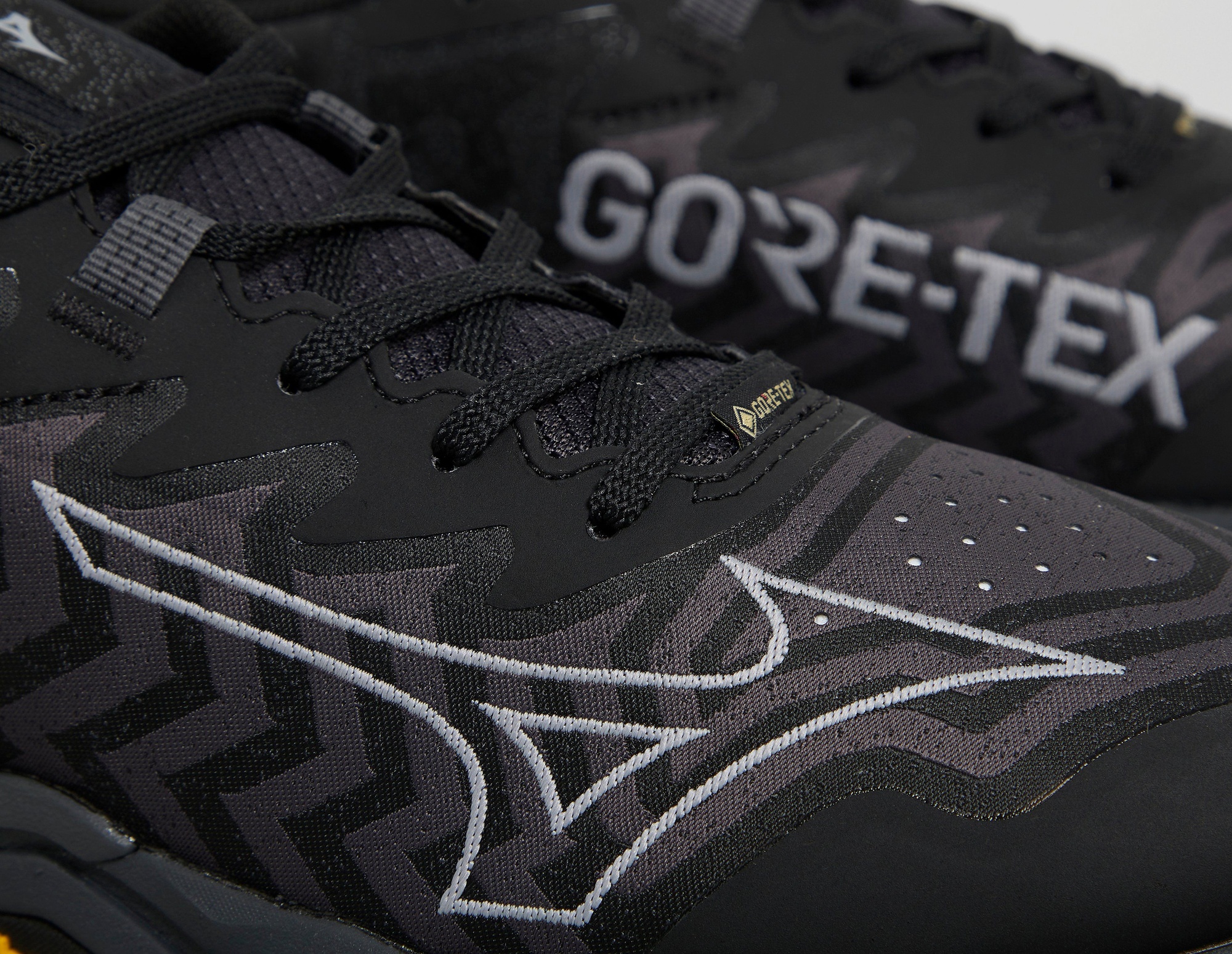 Mizuno Wave Daichi 8 GTX Mens | Ebony/ultimate Gray/black - Black / Standard / 7 - image 2