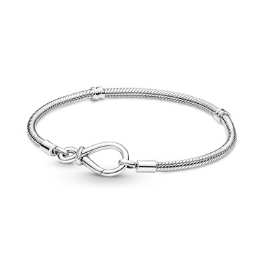 Silver Pandora Moments Infinity Clasp Bracelet, 18cm, featuring a twisted rope design and a heart-shaped clasp for secure closure.
