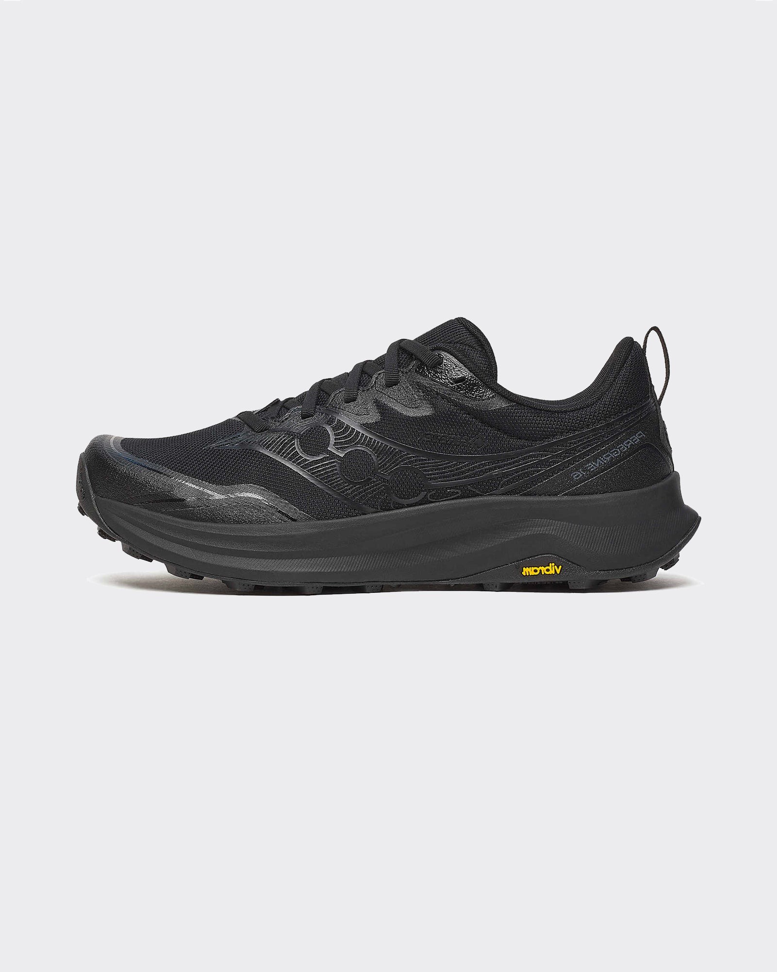 Men's Saucony Peregrine 16 GTX trainers in all-black, featuring a breathable mesh upper, rugged outsole, and cushioned midsole for enhanced comfort and traction.