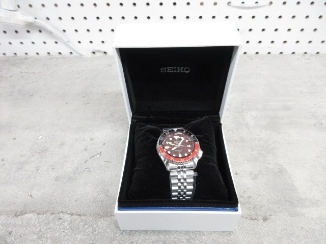 Seiko 5 Sports SSK031K1 GMT Passion Red Limited Edition Men's Watch - image 5