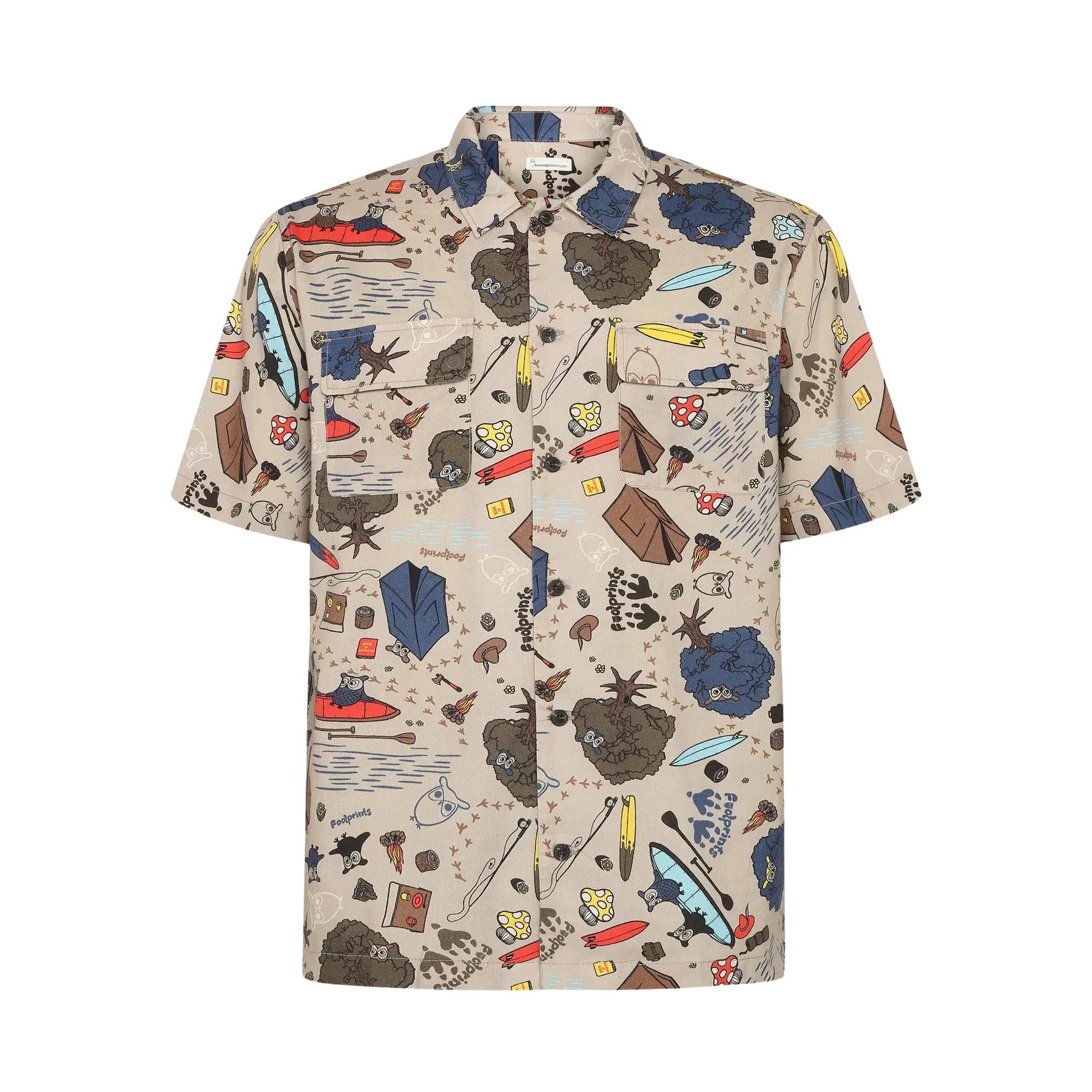 Short-sleeved beige shirt featuring a colorful all-over print with nature-inspired graphics, made from GOTS-certified organic cotton and vegan materials.