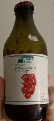 Glass bottle of Passata Tradizionale Di Pomodoro by SUPERFEET, featuring a white label with red tomatoes and green accents, holding 500ml of tomato puree.