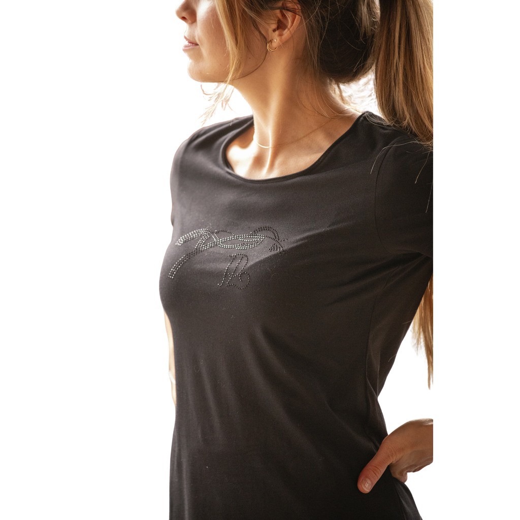 Black T-shirt featuring a stylish horse design embellished with strass, made from soft material, with a scoop neckline and short sleeves.