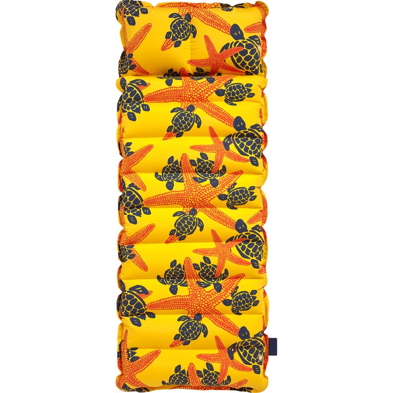 Yellow inflatable mattress featuring a vibrant pattern of red starfish and black turtles, designed for beach use, with a comfortable, cushioned surface.