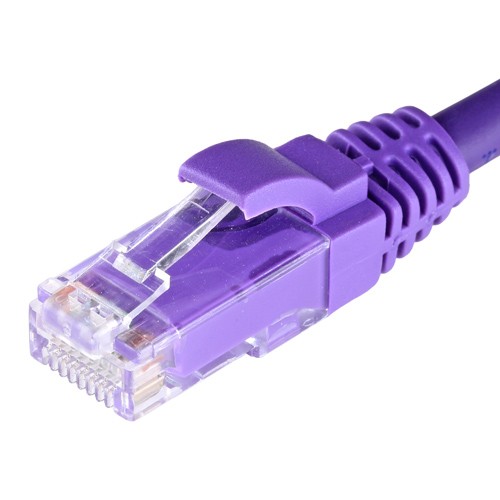 Violet 0.5m Cat5e RJ45 Ethernet patch cable with a snagless booted design, featuring a durable U/UTP 24AWG construction for reliable connectivity.