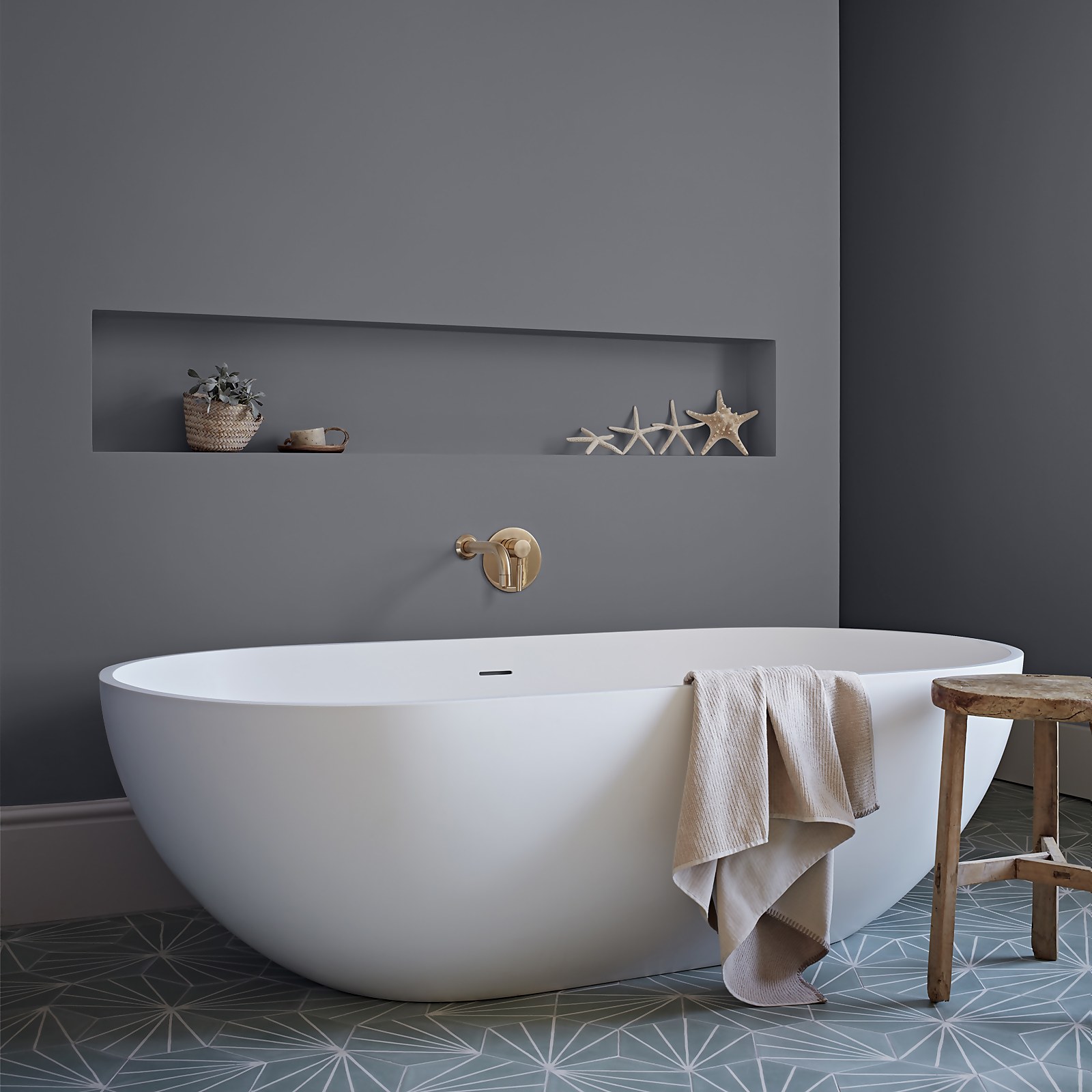 Crown Easyclean Bathroom Emulsion, Tin Bath 40ml Sample - image 3