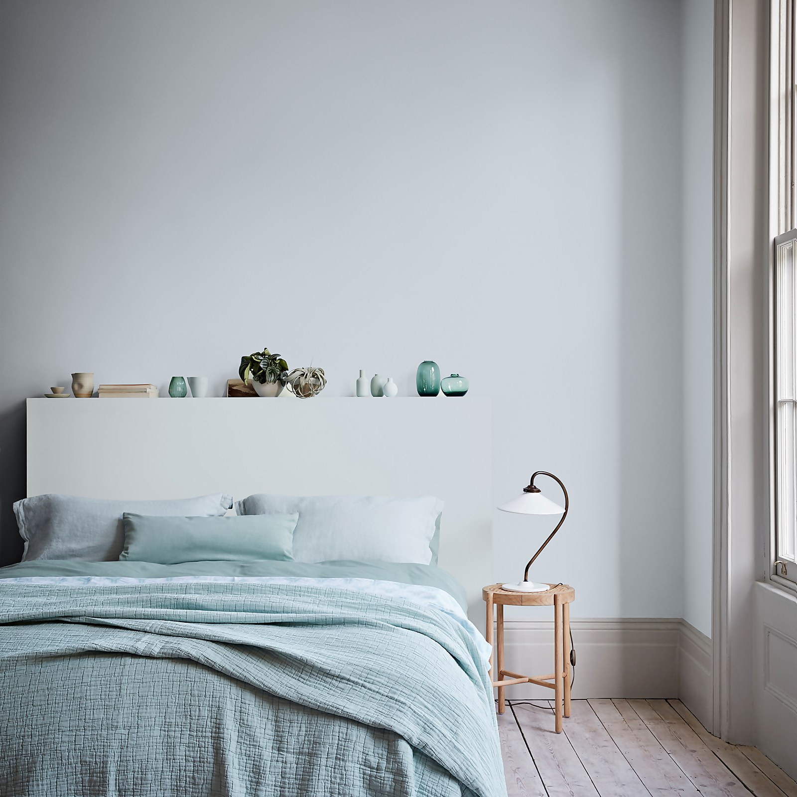 Crown Walls and Ceilings Matt Emulsion Paint, Day Dreamer 40ml Sample - image 2