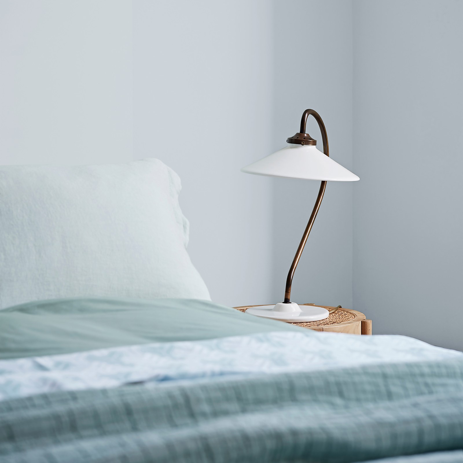 Crown Walls and Ceilings Matt Emulsion Paint, Day Dreamer 40ml Sample - image 3