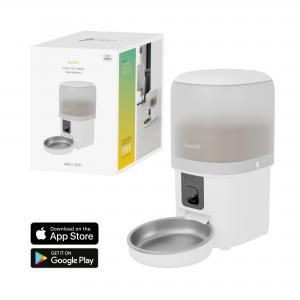 White and gray Hombli Smr Pe Feeder with a transparent top, stainless steel bowl, and a sleek design, displayed next to its colorful packaging featuring app download options.