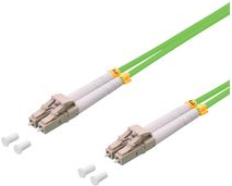 Green LogiLink FP5LC07 InfiniBand/fibre optic cable, 7.5 meters long, featuring two LC connectors with yellow clips and white protective caps.