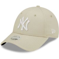 Light beige New York Yankees 9FORTY cap by New Era with white logo, adjustable strap, and curved brim.
