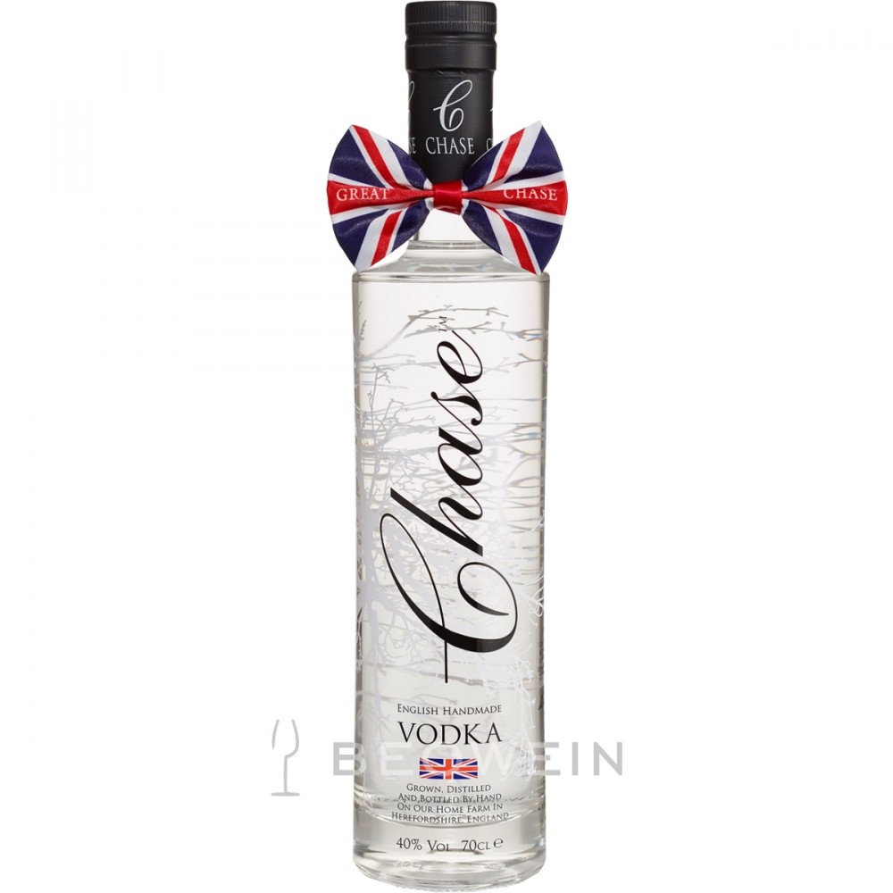 Clear glass bottle of Chase Vodka with a decorative bow featuring the Union Jack, presented in a stylish tin, labeled "Chase" and "English Handmade Vodka," 70 Cl.