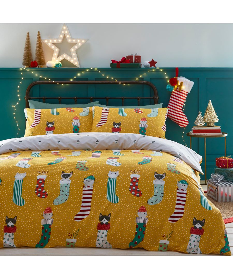 Bright yellow duvet cover set featuring playful cat and Christmas stocking patterns, complemented by matching pillowcases, perfect for a toddler's festive bedroom decor.