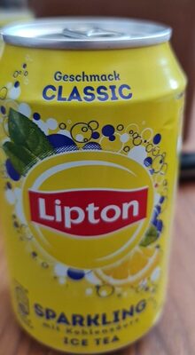 Bright yellow can of Lipton Sparkling Classic Ice Tea, featuring a red logo, lemon graphics, and bubbles design, with "Geschmack CLASSIC" text above the logo.