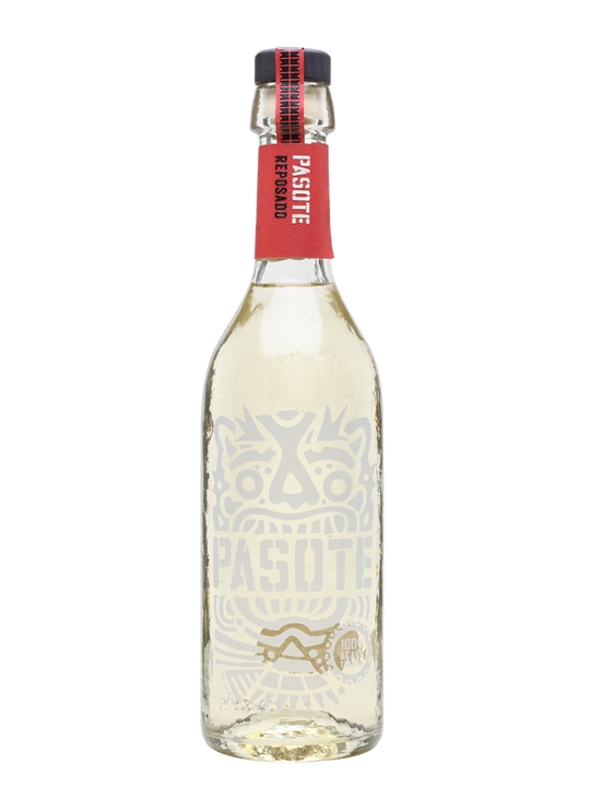 Clear glass bottle of PASOTE Reposado Tequila, featuring a decorative silver design and a red neck label, with a black cap, containing 75 cl of tequila.