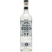 Clear glass bottle of Jose Cuervo Tradicional Silver Tequila 70cl with silver label and black cap.