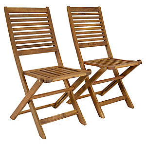 Two foldable wooden chairs with a natural finish, featuring slatted seats and backs, designed for outdoor use.