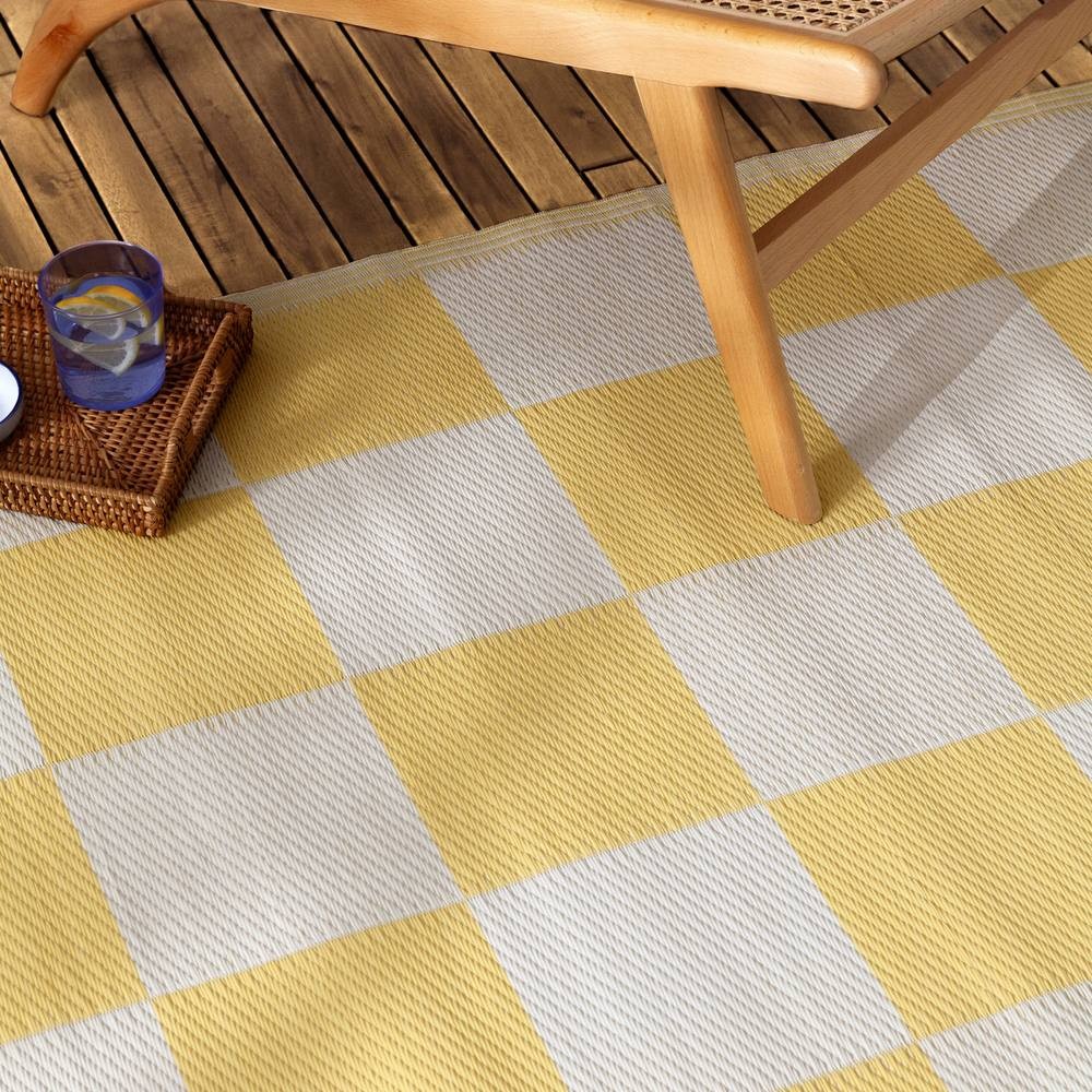 furn. Yellow Checkerboard Recycled Outdoor Rug 120 x 180cm - image 2