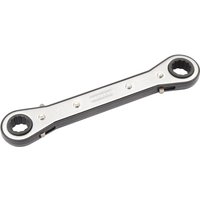 Ratcheting ring spanner with dual ends, silver and black finish, marked 15mm and 17mm, by Draper.