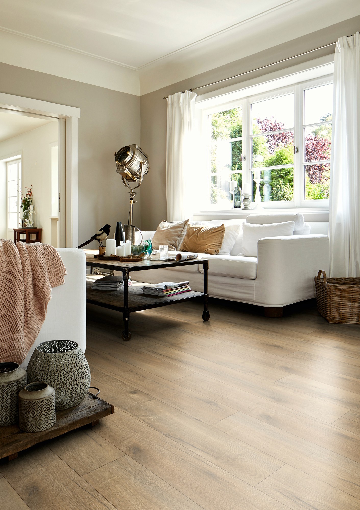 Egger 8mm Laminate Flooring Brown Loja Oak - image 5