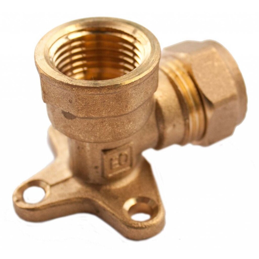Brass compression wall plate elbow fitting, 15mm x 1/2" female inlet, featuring a sturdy design with threaded ends and a mounting base for secure installation.