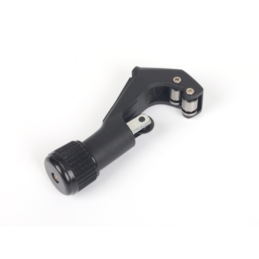 Black metal pipe cutter with a curved cutting wheel and a textured grip handle, designed for 4-28mm pipes, featuring a compact and ergonomic design.