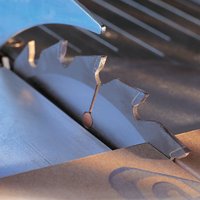 Circular saw blade with 24 sharp teeth, 134mm diameter, silver color, mounted on a metallic surface.