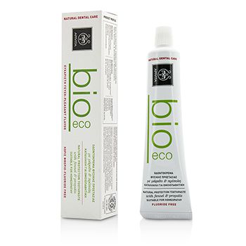 Green and white toothpaste tube labeled "bio eco" with fennel and propolis, alongside a matching box, both featuring a minimalist design and natural care branding.