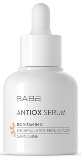 White glass bottle with a dropper, labeled "Babe Antiox Sérum," featuring 15% Vitamin C, encapsulated ferulic acid, and carnosine in a sleek, minimalist design.