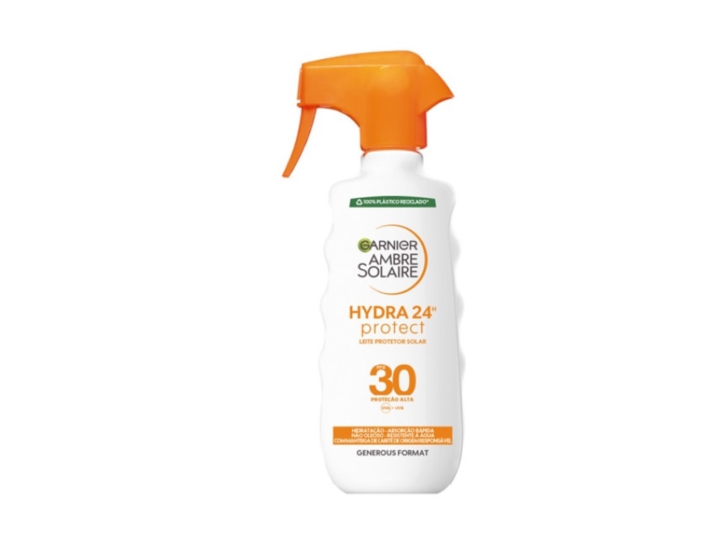 White bottle of Garnier Ambre Solaire Hydra Protect Protective Milk Spray with an orange cap, featuring SPF 30, 270 ml label, and a wavy design for easy grip.