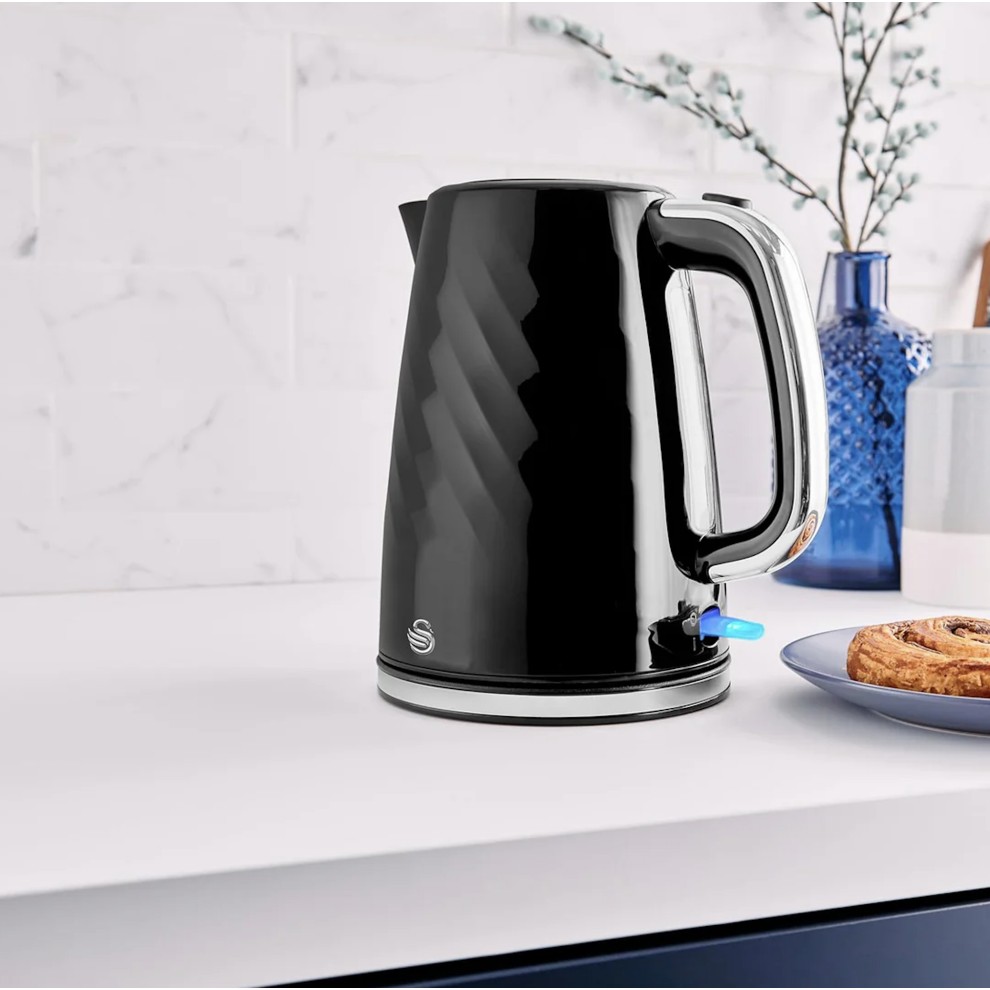 Swan Windsor Kitchen Set, 1.7L Kettle & 2 Slice Toaster in Black - image 5