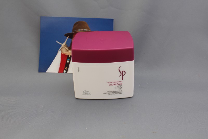 Wella Professional SP Color Save Mask in a white container with a pink lid, labeled for color care, displayed against a gray background.