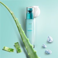 L'Oreal Paris Hydra Genius Moisturiser in a sleek blue pump bottle with aloe leaf and water droplets nearby.