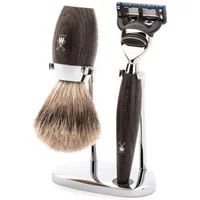 Oak shaving set with dark wood brush and razor, chrome stand, Mühle Kosmo Fusion Pur branding.