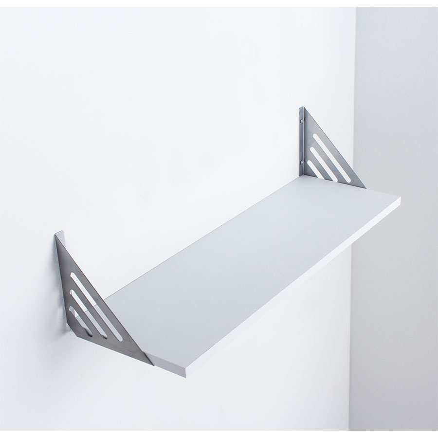 White matte shelf kit with a 90cm width, featuring sleek metal brackets in a triangular design for wall mounting.