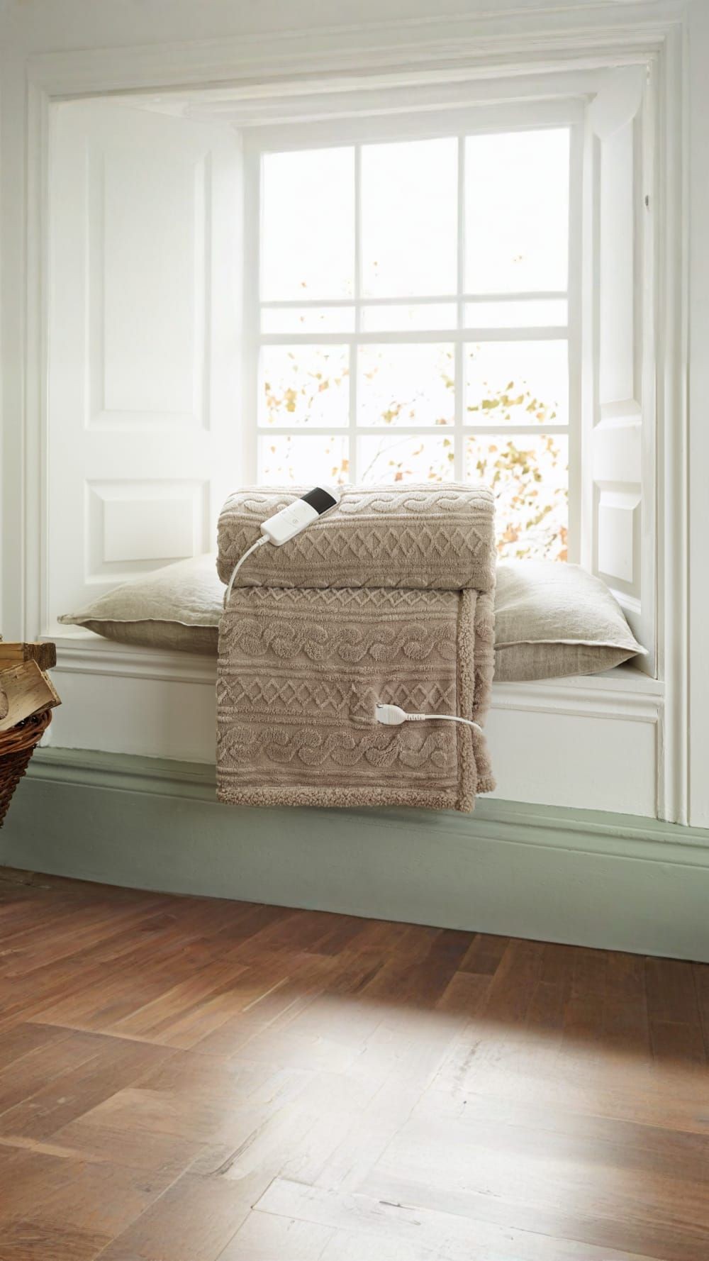 Deyongs Cable Knit Sherpa Taupe Heated Throw with 10 Heat Settings 140 x 180cm - image 3