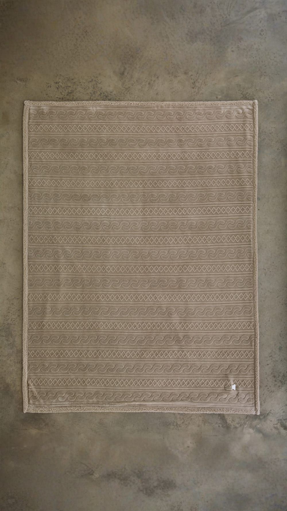 Deyongs Cable Knit Sherpa Taupe Heated Throw with 10 Heat Settings 140 x 180cm - image 4