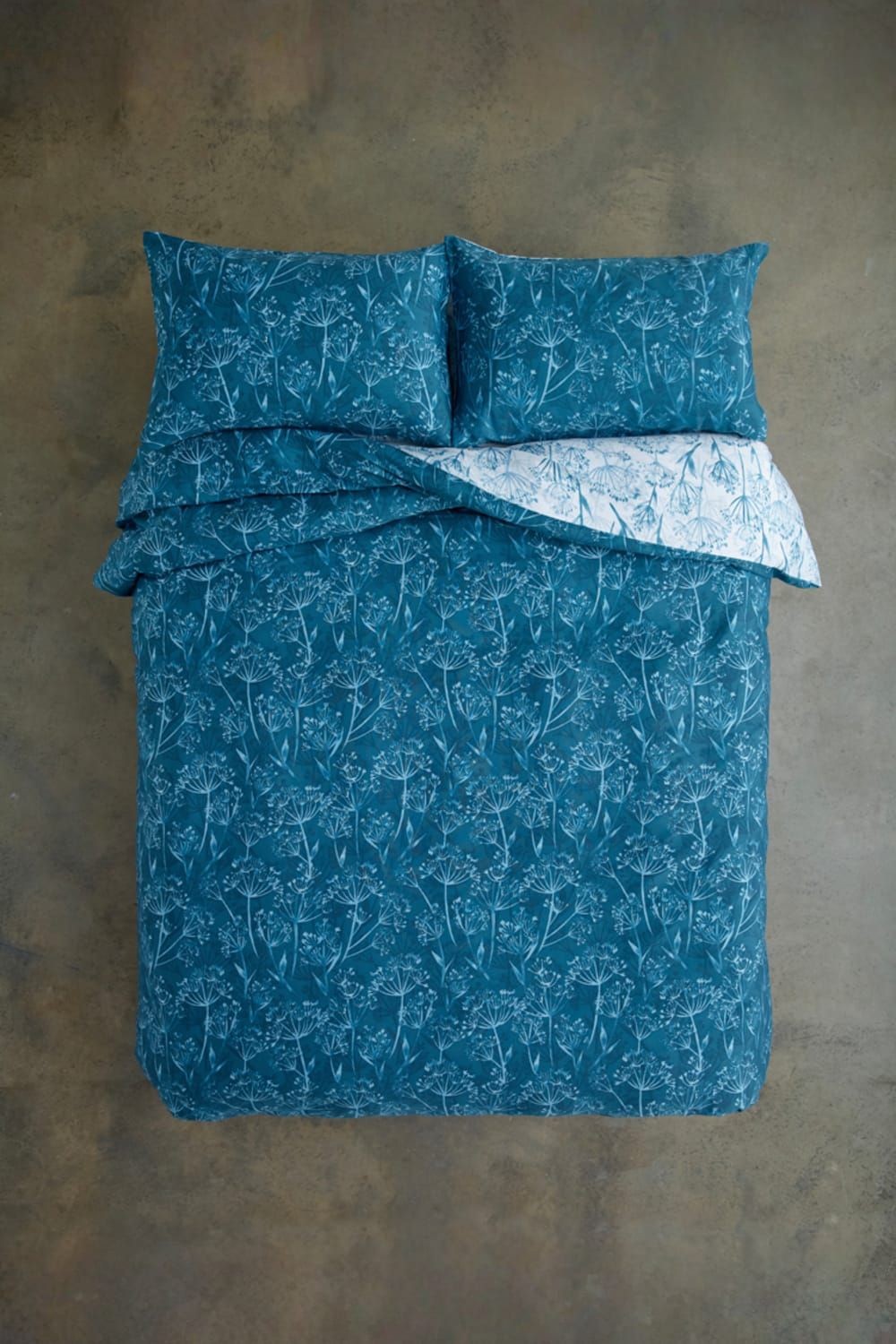 Deyongs Cow Parsley Blue Reversible Super King Size Duvet Set - image 4
