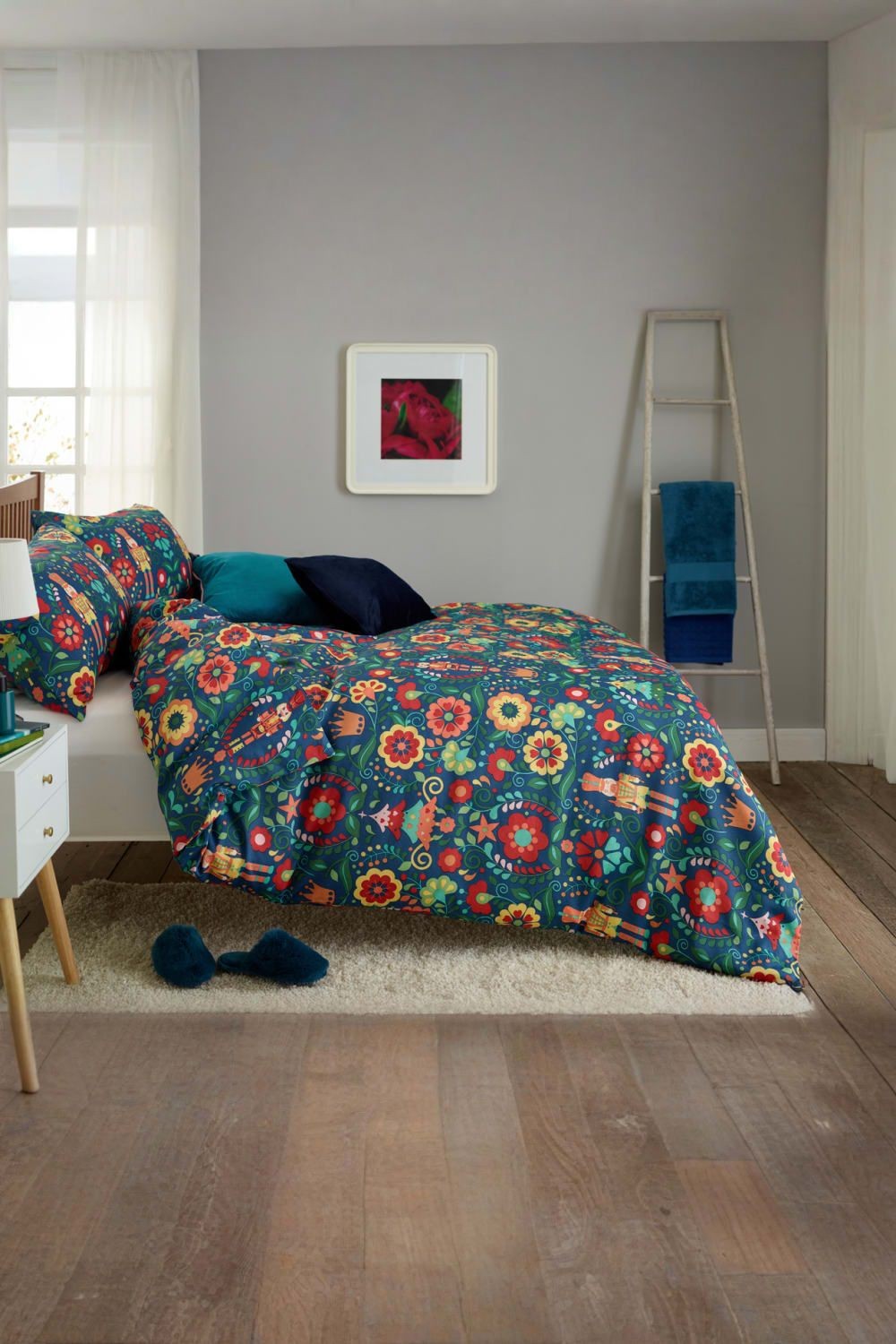Deyongs Folkloric Navy King Size Nutcracker Duvet Set - image 3