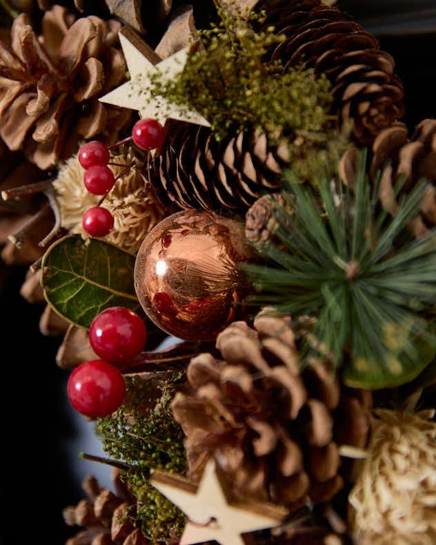 Dibor Fern Leave Artificial Christmas Wreath with Pinecones Baubles and Stars 36cm - image 4